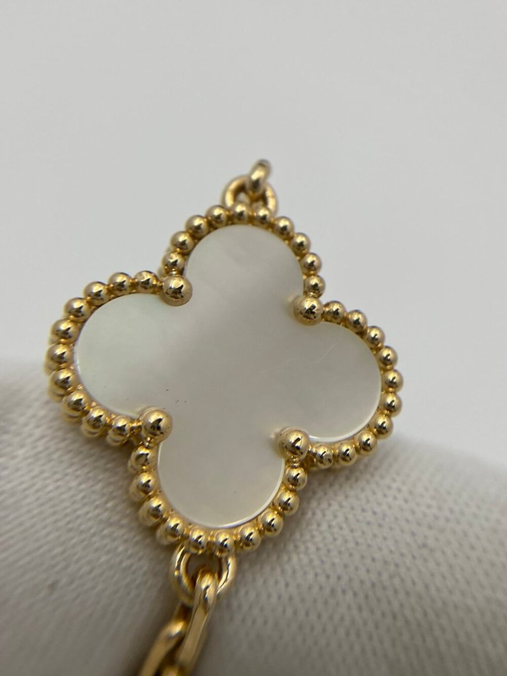 Authentic Van Cleef & Arpels  Mother of Pearl 5 Motifs Vintage Alhambra Bracelet - Picture 4 of 8